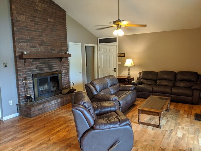 Building Photo - 1129 Wake Robin Dr