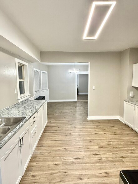 Building Photo - 2007 S 8th St