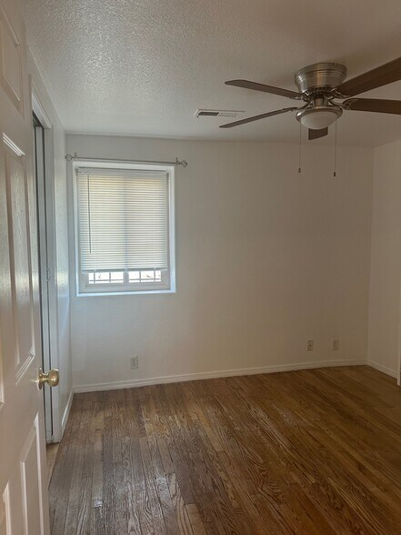 Building Photo - 212 S Leroux St
