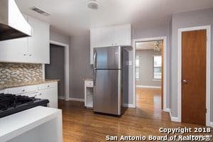 Building Photo - 303 Schmeltzer Ln