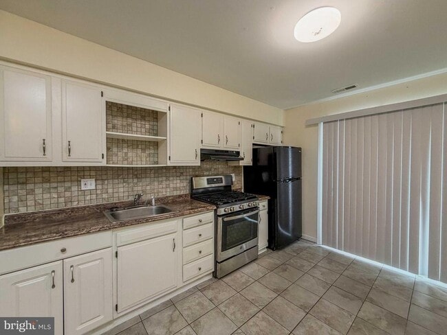 Building Photo - 38 Hopewell Ln