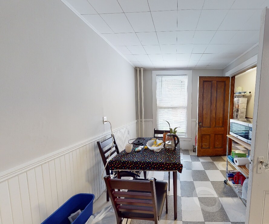 Building Photo - 8A Forest St