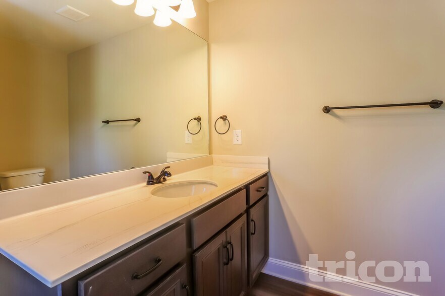 Building Photo - 209 Hampton Oaks Cir