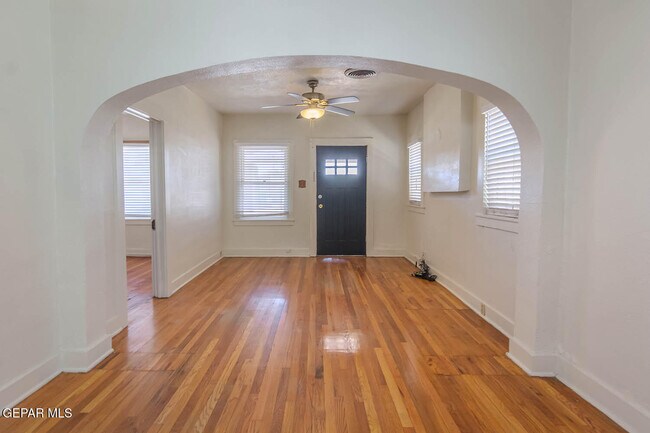 Building Photo - 3611 Yandell Dr