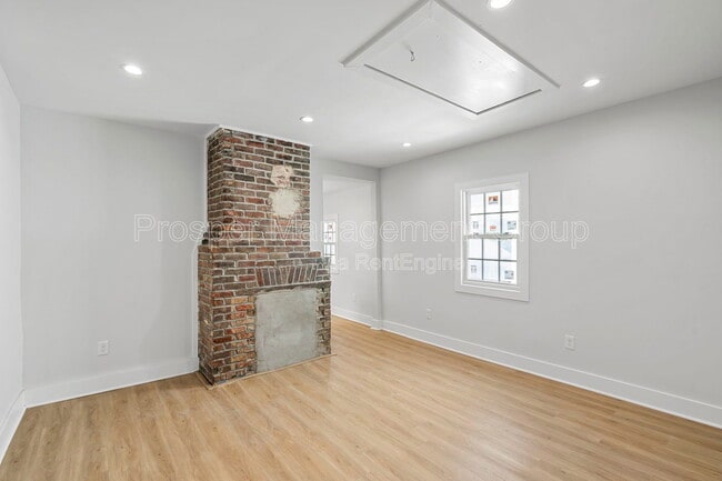 Building Photo - 22 Nunan St