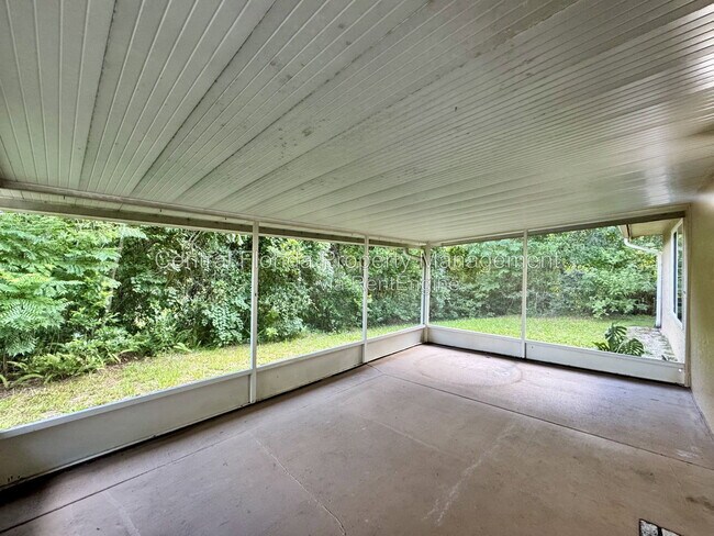 Building Photo - 658 Elwood St