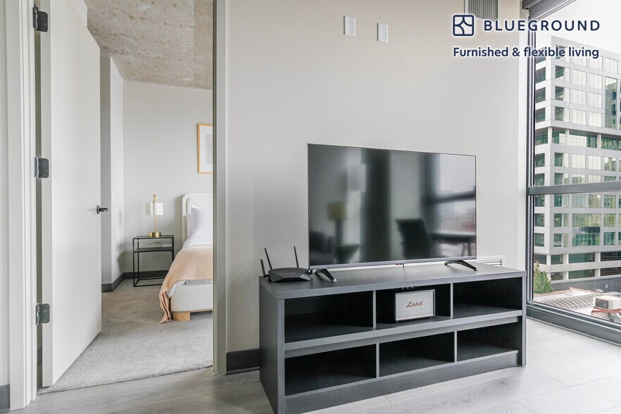 Building Photo - 180 N Ada St