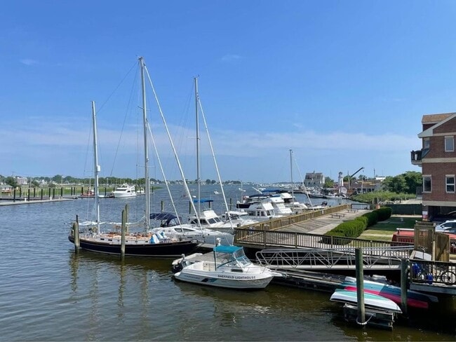 Building Photo - Charming Studio Condo in Norwalk