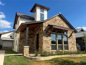 Building Photo - 1690 Gruene Vineyard Crossing