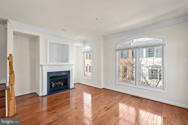 Building Photo - 8831 Ashgrove House Ln