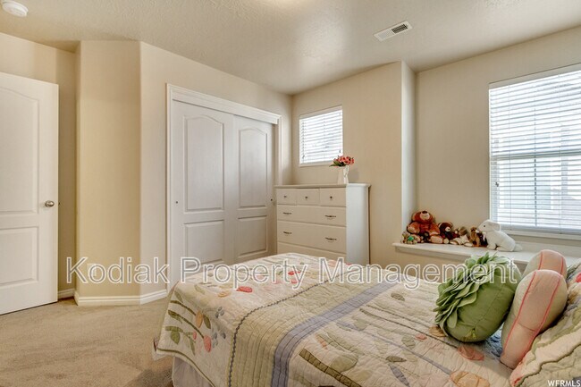 Building Photo - 548 Walton Dr