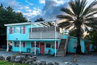 Building Photo - 205 Coral Rd