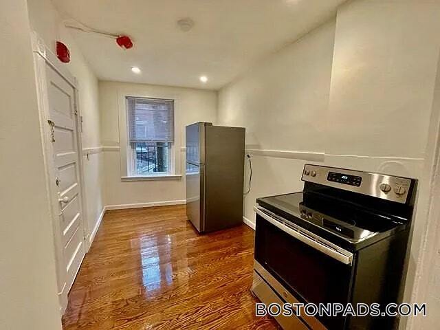 Building Photo - 4 Garden Ct St