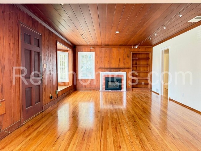 Building Photo - 2676 Narcissus Dr