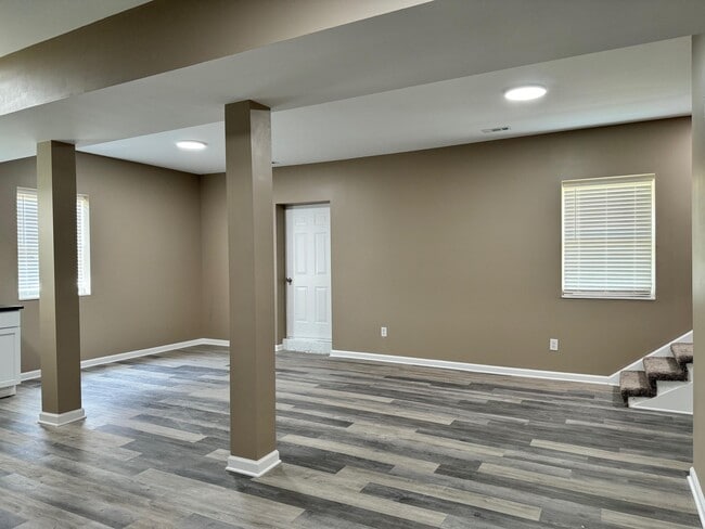 Building Photo - 222 Beechwood Dr