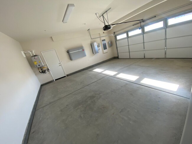 Building Photo - Like New Menifee 4 Bedroom Home