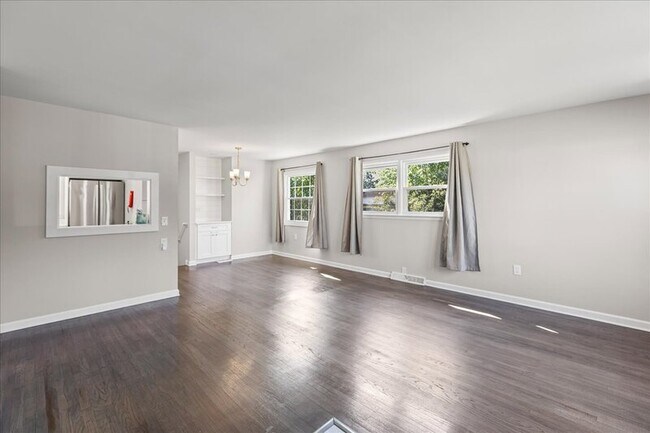 Building Photo - 116 Barclay Dr