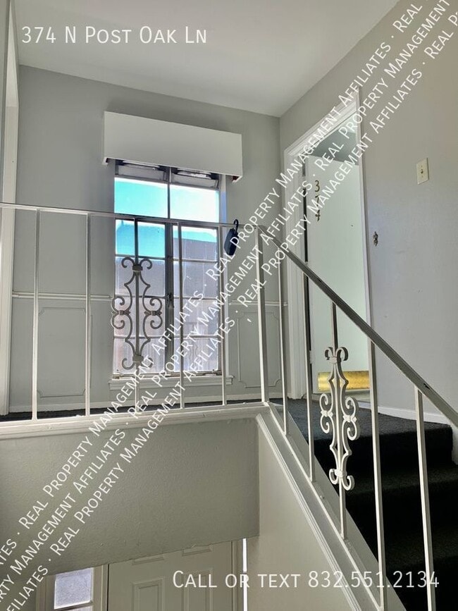 Building Photo - 374 N Post Oak Ln