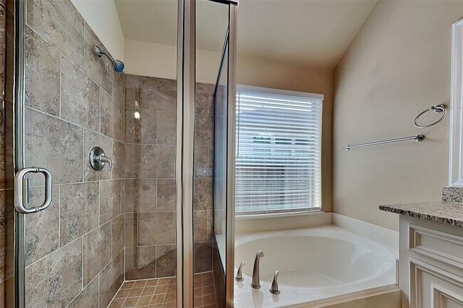 Building Photo - 27407 Tracy Ridge Ct