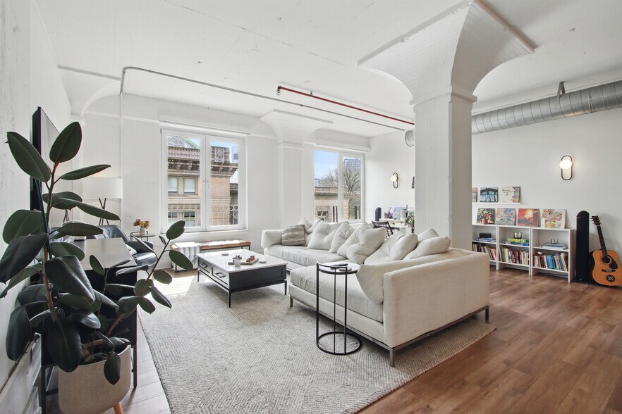 Building Photo - 300 NW 8th Ave