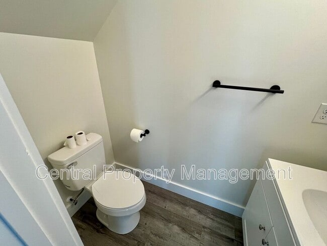 Building Photo - 32 Beverly Hills Dr