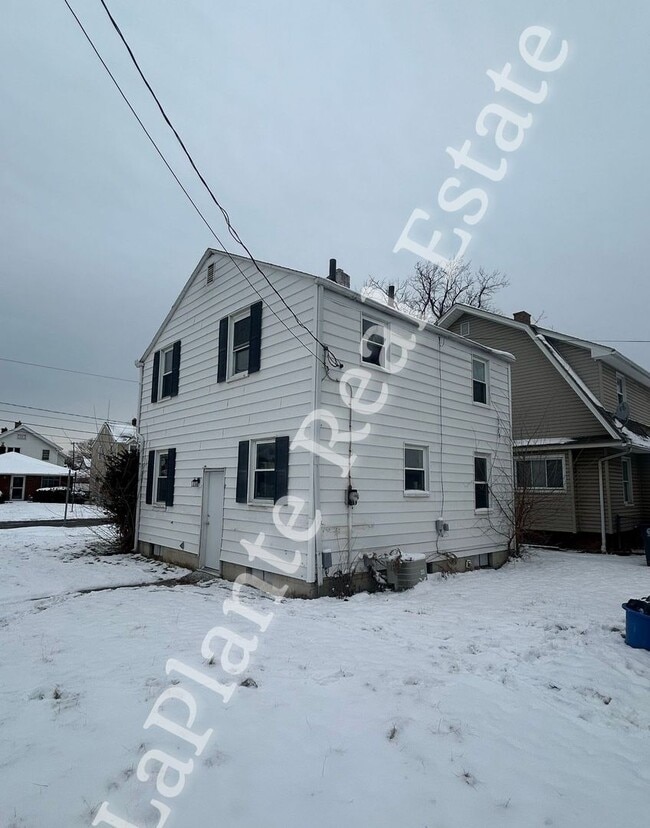 Building Photo - Charming 3-bedroom in North Toledo, on the west side of I-75