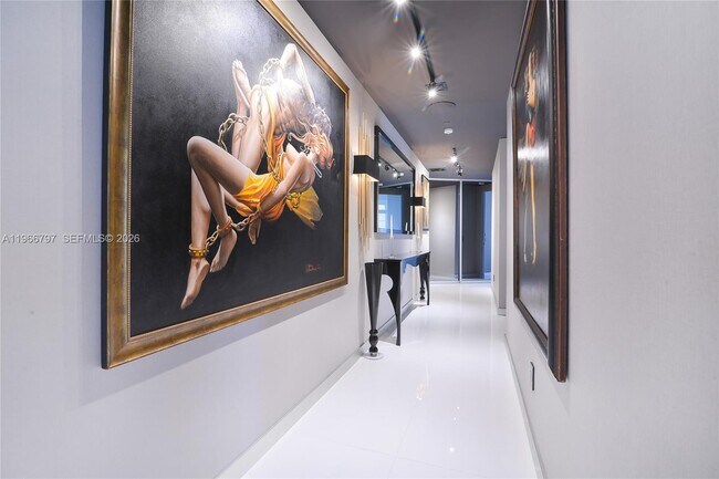 Building Photo - 18555 Collins Ave