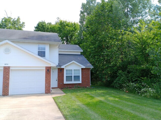 Primary Photo - 406 E Liberty Ln