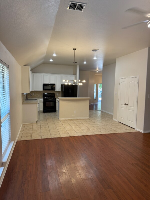 Building Photo - 337 Kirby Dr