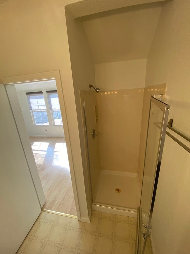 Building Photo - 575 Mural Ln