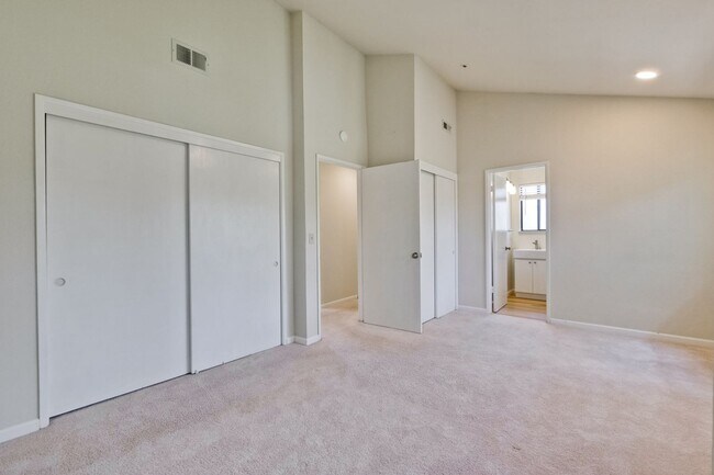 Building Photo - Condo Near Cupertino High | Updated Kitche...