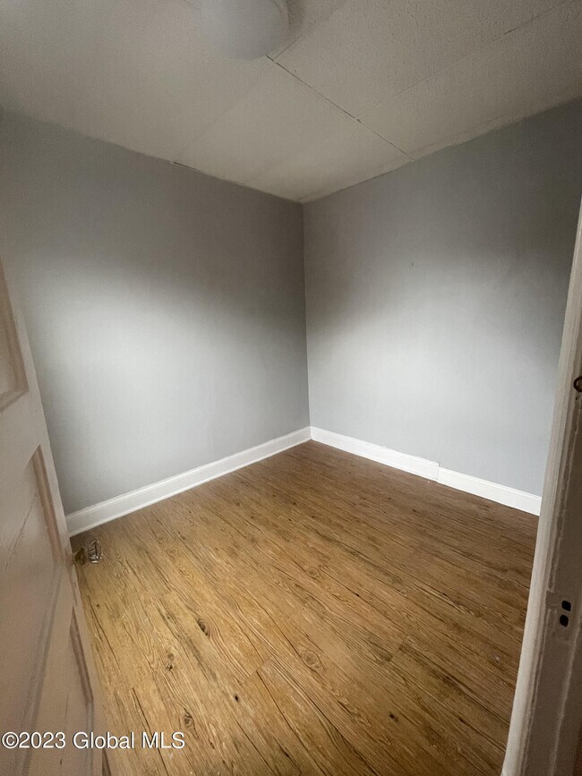 Building Photo - 198 4th St