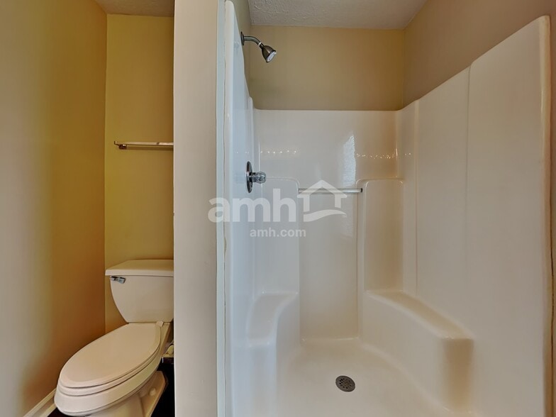 Building Photo - 3201 Creekshore Dr