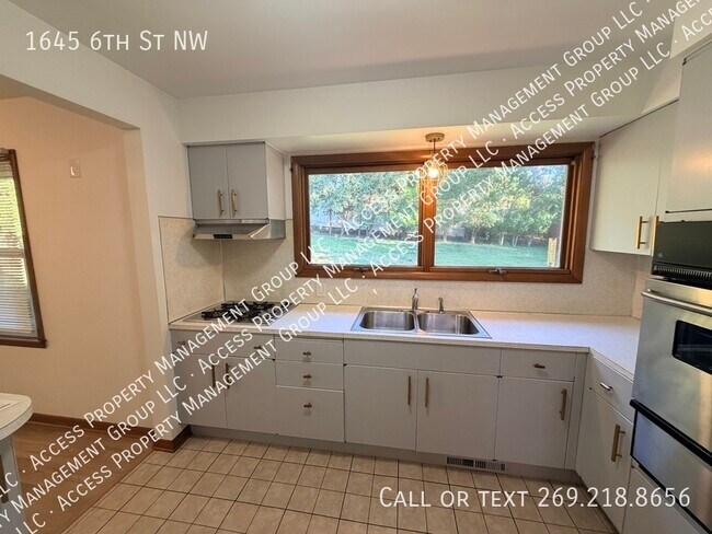 Building Photo - 1645 6th St NW
