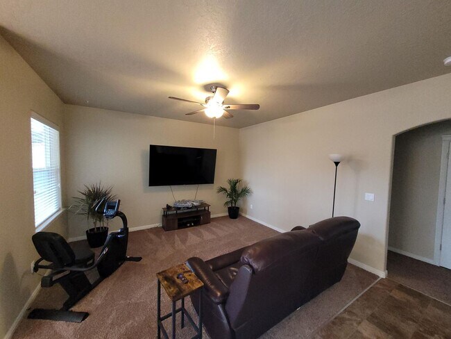 Building Photo - Dog Friendly Home in Boise!