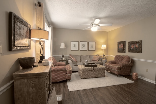 Building Photo - 223 Vintage Ave