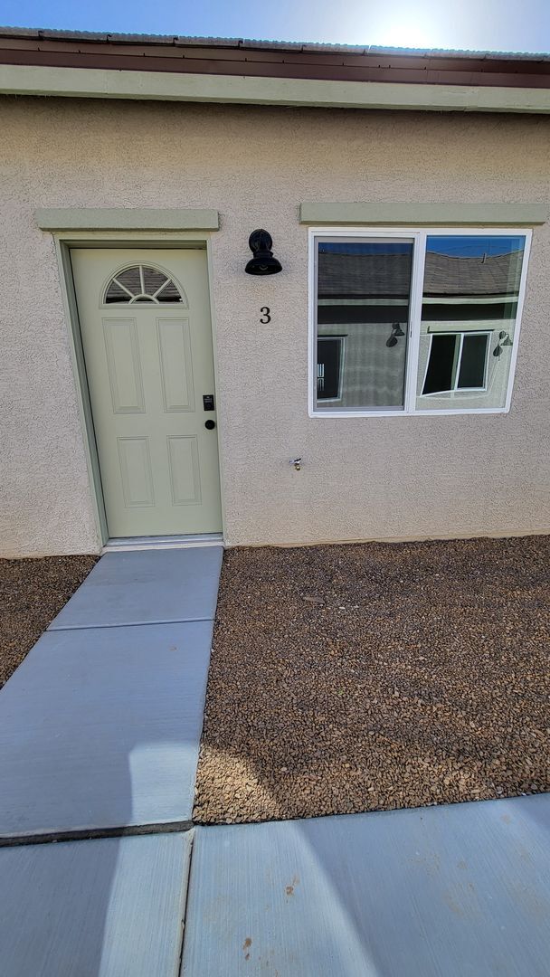 Building Photo - 1271 S Dandelion St