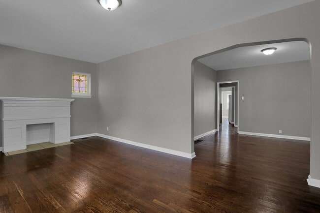 Building Photo - 5036 Tholozan Ave