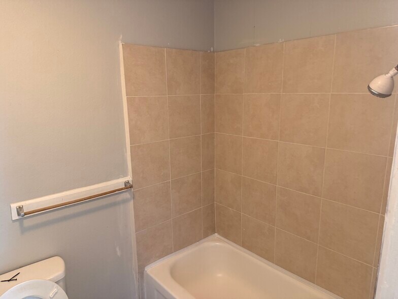 Building Photo - 100 Belgium St