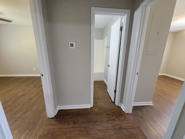 Building Photo - 014 University Ct