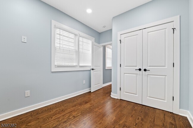 Building Photo - 8 Essex St