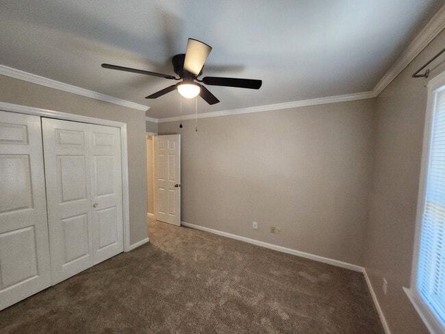 Building Photo - 624 Crown Pointe Dr