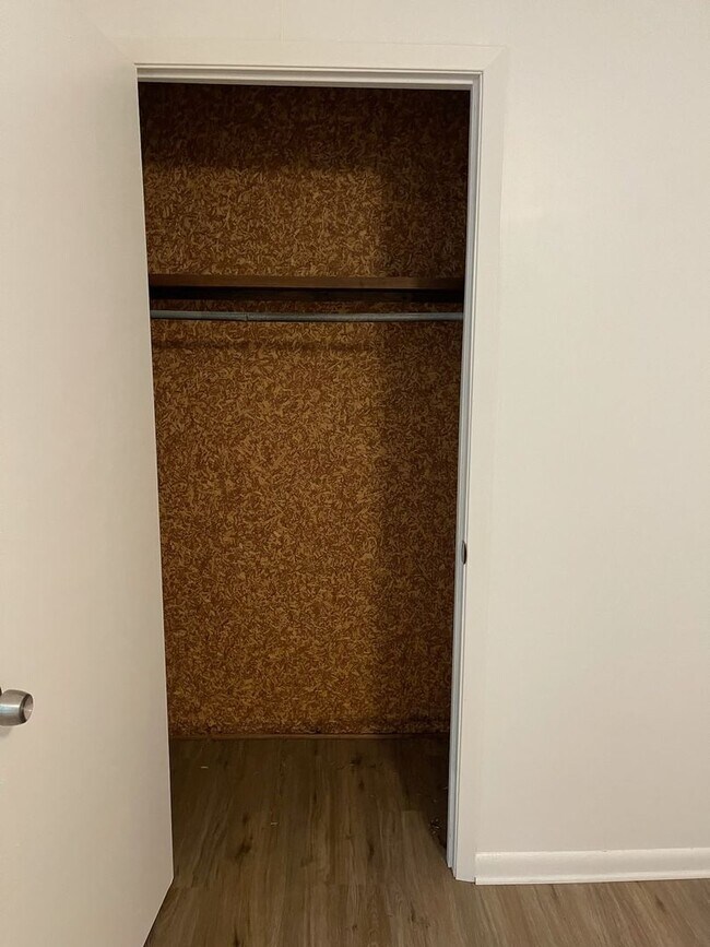 Building Photo - Cutie and move-in ready