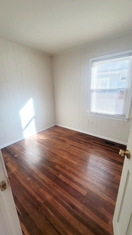 Building Photo - 9305 Fox Run Dr