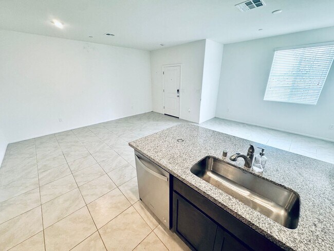 Building Photo - AMAZING, CORNER LOT, UPGRADED TOWNHOME IN "HENDERSON!!"  NEXT DOOR TO COMMUNITY DOG PARK!!