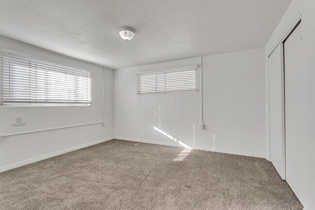 Building Photo - 13413 Minuteman Dr