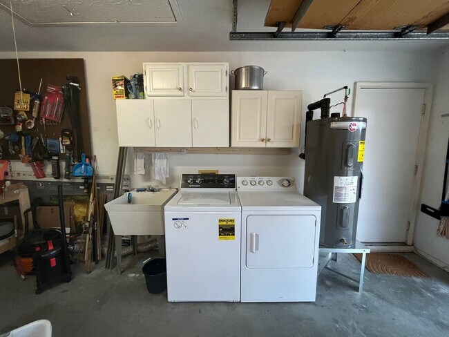 Building Photo - 6-month SUMMER rental within minutes of Wrightsville Beach!