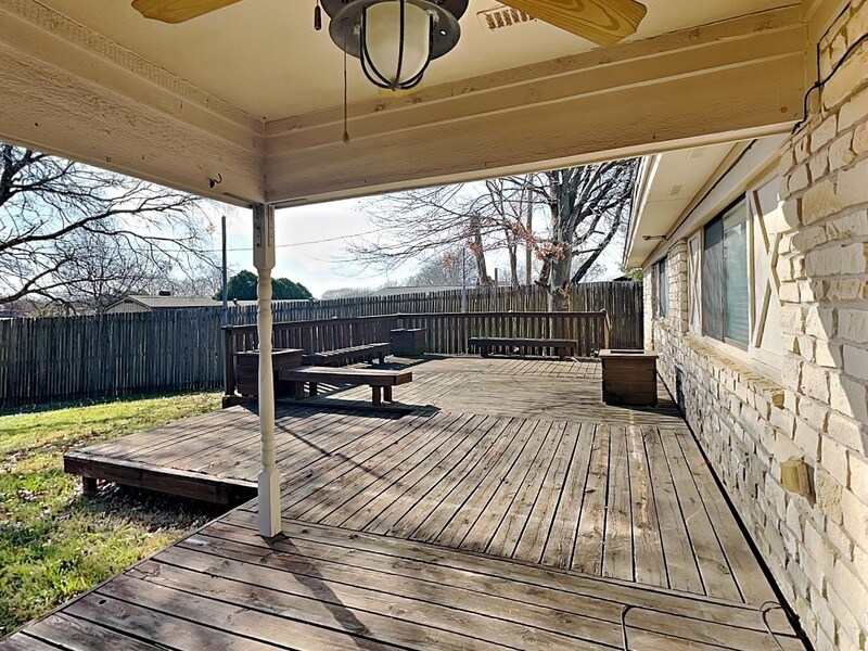 Building Photo - 445 Hillside Dr