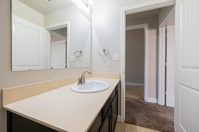 Building Photo - Property For Lease in Odessa
