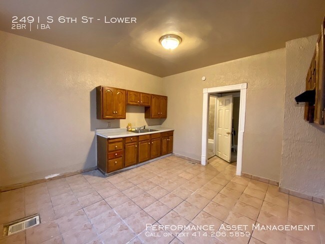 Building Photo - Beautiful South Side 2BD Lower